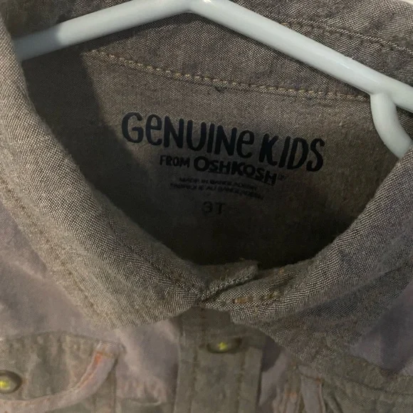 Button down - Picture 3 of 3